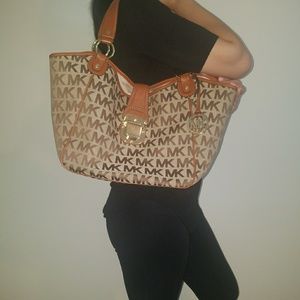 FINAL SALE! Michael Kors Large Charlton Tote
